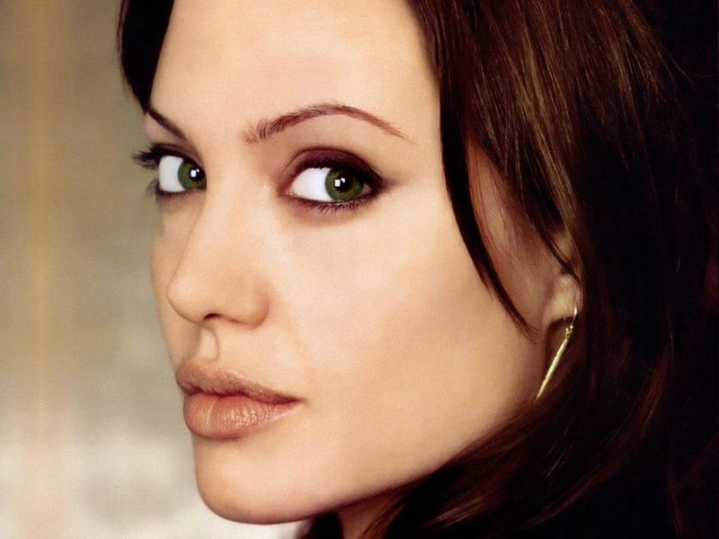 Angelina Jolie image 28
