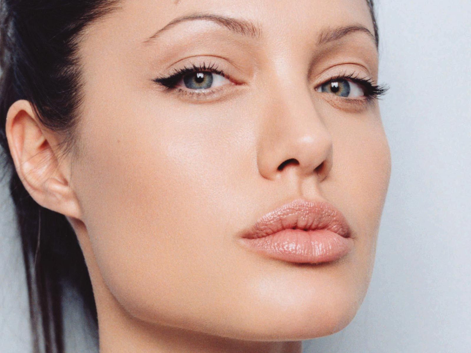 Angelina Jolie image 48